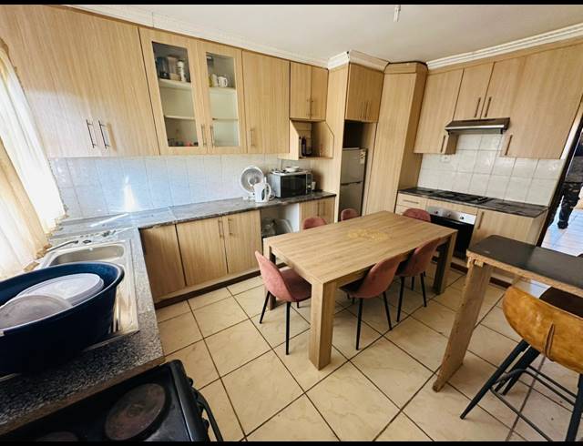 5 BEDROOM HOUSE FOR SALE IN EDENDALE J